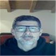 Hai bisogno di un aiuto con i compiti o nel preparare gli esami? Sono pronto a darti una mano