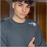 Me llamo Lucas, tengo 18 años y me considero una persona responsable, cercana y con mucha paciencia, especialmente con los niños. 