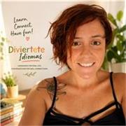 Soy profesora de idiomas. Mis clases están enfocadas en la conversación, la confianza al hablar y el aprendizaje práctico.