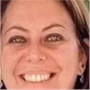 Laureata in economia aziendale impartisce lezioni a ragazzi della scuola media