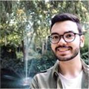 Profesor con conocimientos en matemáticas, biología y química