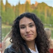 Giovane Studente in Medicina e Chirurgia! Amante del divertimento ma dedita allo studio, il segreto? Trovare un giusto equilibrio!