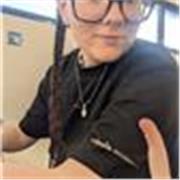 Estudiante de primer año de filosofía, lista para dar clases.