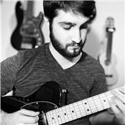 Profesor con mas de 10 años de estudios musicales tanto en conservatorio como en clases privadas y cursos, imparte clases de guitarra electrica, armonía moderna,lenguaje musical, improvisación (jazz, blues)