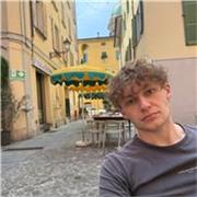 Head of AI di una importante azienda italiana. Laureato Magistrale in Artificial Intelligence Engineering (110L)