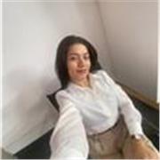 Profesor de español brinda repaso y apoyo a primaria