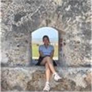Hi! I'm a native English speaker and currently teaching English in primary schools in Southern Spain. 