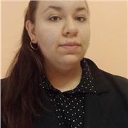 Ragazza 18enne offe aiuto compiti a bambini delle elementari e ragazzi delle medie