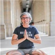 professeur de yoga et sophrologue