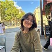 Professeure de français (et étudiante en lettres modernes) donne cours en présentiel sur Lille de la primaire à la 1ere !