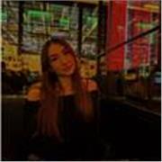 Ragazza aiuto compiti e ripetizioni a casa generali 