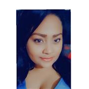 Trabaja como niñera ayudando con las tareas escolares