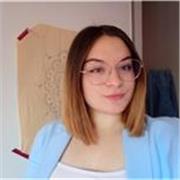 Étudiante en Anglais, fait profiter de ses connaissances et de son niveau en anglais pour donner des cours aux petits comme aux plus grands
