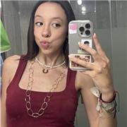 Estudiante de Enfermería da clases personalizadas a cada estudiante