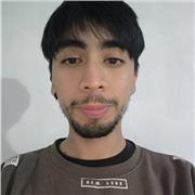 Estudiante universitario de matemáticas da clases de matemática para alumnos de educación media y superior