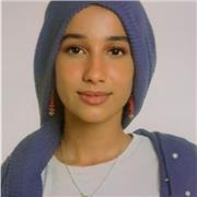 Una profesora dinàmica igual que las clases, las clases pueden ser dirigidas a cualquier edad