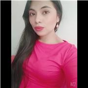 Profesora de ciencias humanas enseña a personas de todas las edades