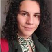 Laureanda in Ingegneria Civile
e offre di matematica per medie e superiori.