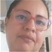 Profesora de Biologia a estudiantes de sexto, séptimo y octavo