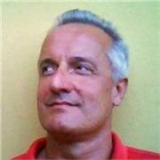 Offro ripetizioni di italiano, storia, geografia, filosofia e marketing. Prometto di non annoiare.