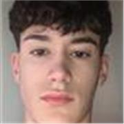 persona con titulo de bachillerato y que estudia en la universidad