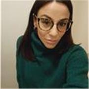 Laureata in scenografia impartisce lezioni di storia dell'arte e tecniche di disegno