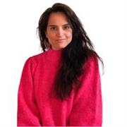 Profesora titulada en biología con 10 años de experiencia.