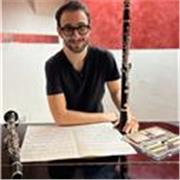 Clarinettista offre lezioni in presenza di clarinetto rivolte ad allievi di ogni età