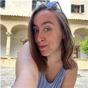 Soy Anna, estudiante de Diseño de Moda. He estudiado bachillerato artístico y se de artes.