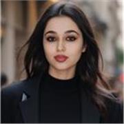 Jeune enseignante de français FLE expérimentée pour adultes et jeunes, cours uniquement en ligne