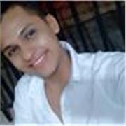 Profesor de sociales imparte clases a niños de todas las edades