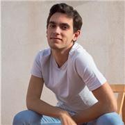 Profesor de baile imparte clases de muchos estilos distintos