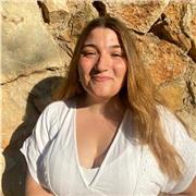 Soy una chica con conocimientos de español, catalán e inglés. Ofrezco clases particulares de cualquiera de estas lenguas