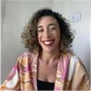 Professor particular, voltado às dificuldades na língua portuguesa, seja ela no sistema de escrita, leitura ou interpretação