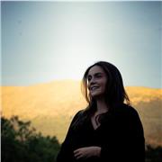 Soy muy dinámica, responsable y madura . Podría impartir clases a niños a partir de 9 años, hasta 17 años