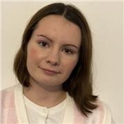 Professeur particulier qui donne des cours d’anglais aux étudiants de tout âge