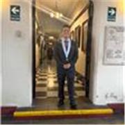 Abogado con experiencia en litigios y técnica de debate imparte clases de oratoria y comunicación