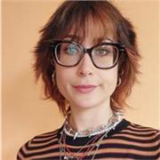 Studentessa laureata con certificazione IELTS offre lezioni online e in presenza