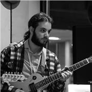 Cours de guitare tout niveau a domicile (Roanne et Lyon) Professeur expérimenté (et diplomé du CEM musique actuelle)