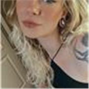 Ragazza di 25 anni diplomata con esperienza di vita all’estero triennale quindi con uso quotidiano della lingua inglese