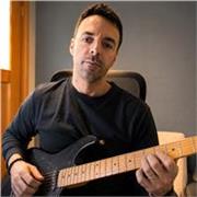Profesor titulado en Guitarra, Lenguaje Musical y Producción Musical