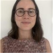 Maestra de primaria y profesora de inglés, con experiencia enseñando a niños, adolescentes y adultos.