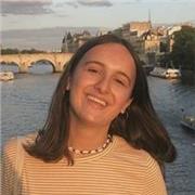 Soy una estudiante de segundo año de carrera en Bilbo y doy clases a niñ@os de diferentes asignaturas. También doy clases básicas de euskera