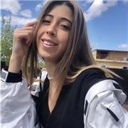 Laureanda in Pianoforte posso insegnare a grandi e piccoli. Faccio anche lezioni di inglese e materie umanistiche