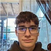 Chico universitario, que controla en especial materias de ciencias