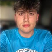 Estudiante de segundo de Enfermería imparte clases de apoyo a niños de primaria y ESO