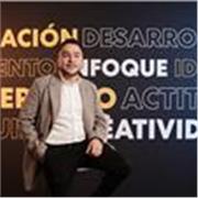 Me defino como una persona orientada al logro, empática y comprometida con la enseñanza