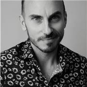 Hai sempre desiderato suonare il pianoforte? È il momento di trasformare quella melodia nella tua testa in musica vera!