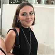 Studentessa universitaria impartisce lezioni di matematica per elementari/medie