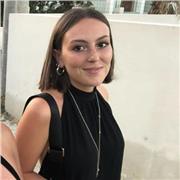 Studentessa universitaria impartisce lezioni di matematica per elementari/medie